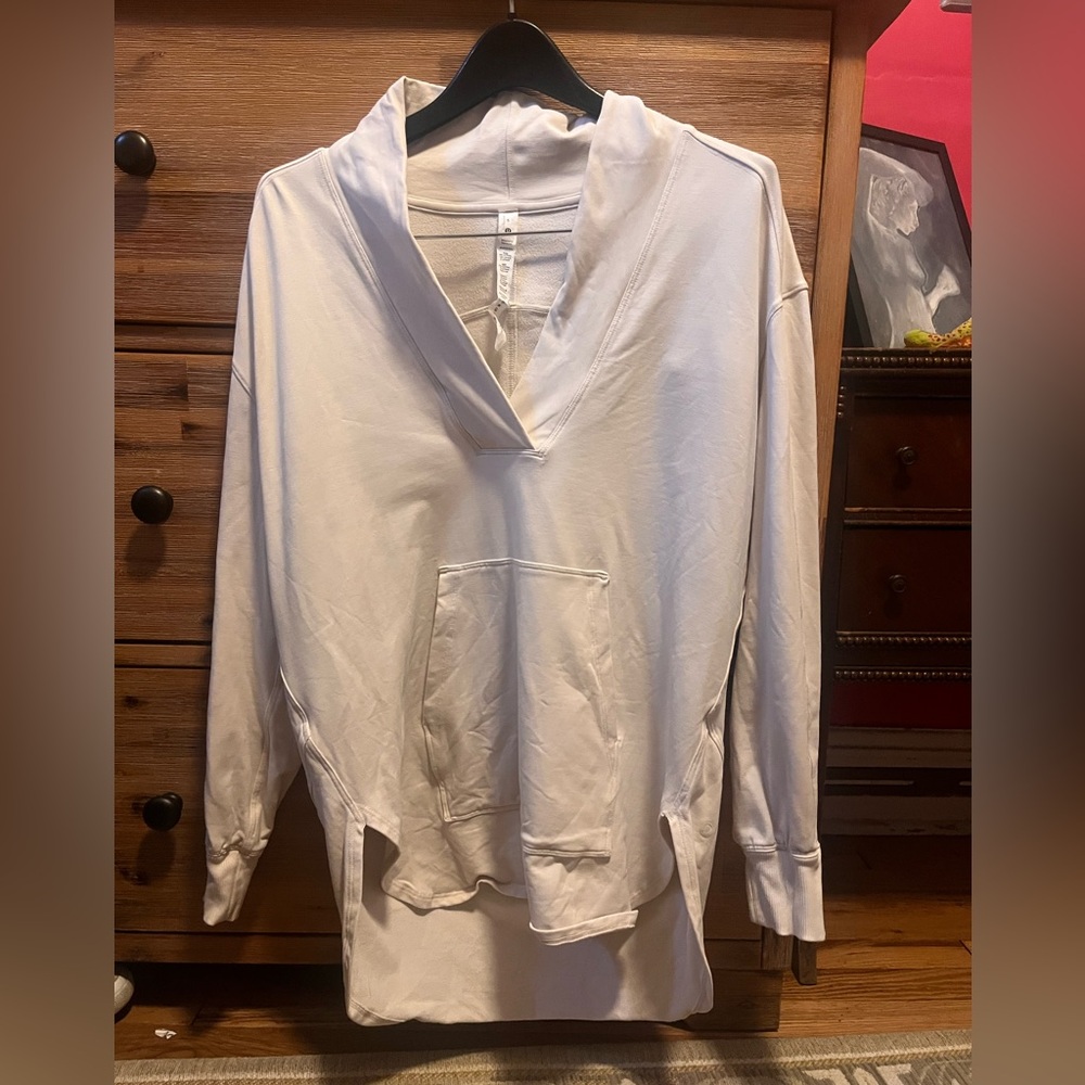 Lululemon Athletica Cream V-Neck pullover 6